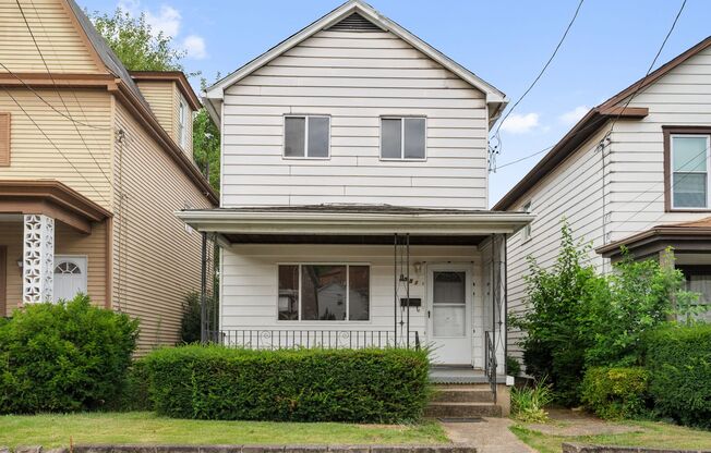 Stunning 4 bedroom home in Ambridge available now!