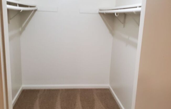 2 beds, 1.5 baths, 900 sqft, $1,620, Unit B 152