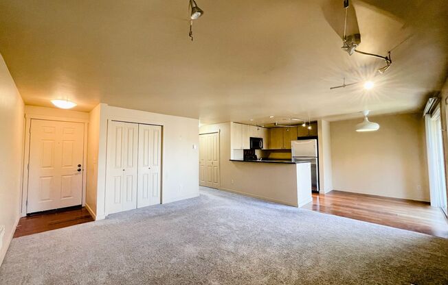 Spacious 2 Bed in Beautiful Complex!