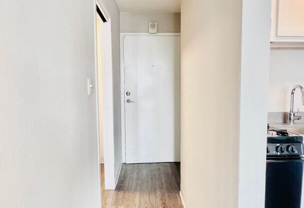 Studio, 1 bath, 320 sqft, $800, Unit # 318