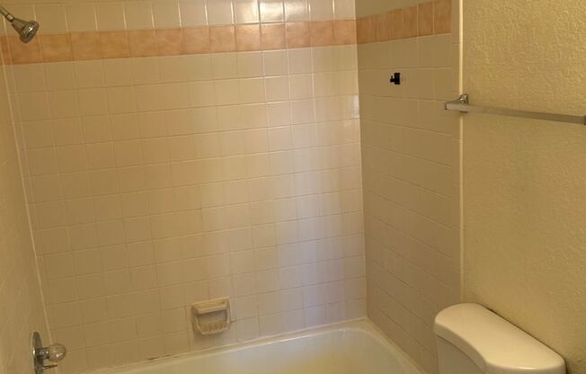 2 beds, 2 baths, 957 sqft, $1,015, Unit 66