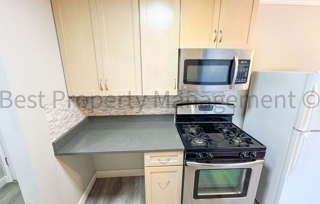 1 bed, 1 bath, $2,195, Unit APARTMENT 33