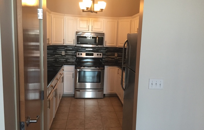 2 beds, 2 baths, 980 sqft, $1,999, Unit 1013