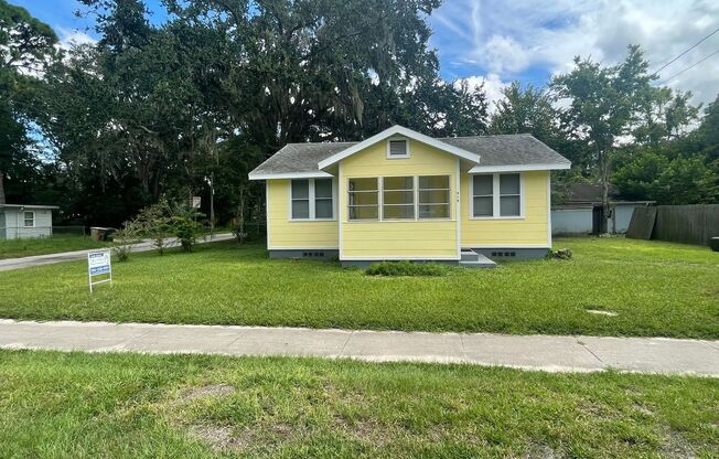 Spacious 2 bedroom, 1 bathroom home Available now!