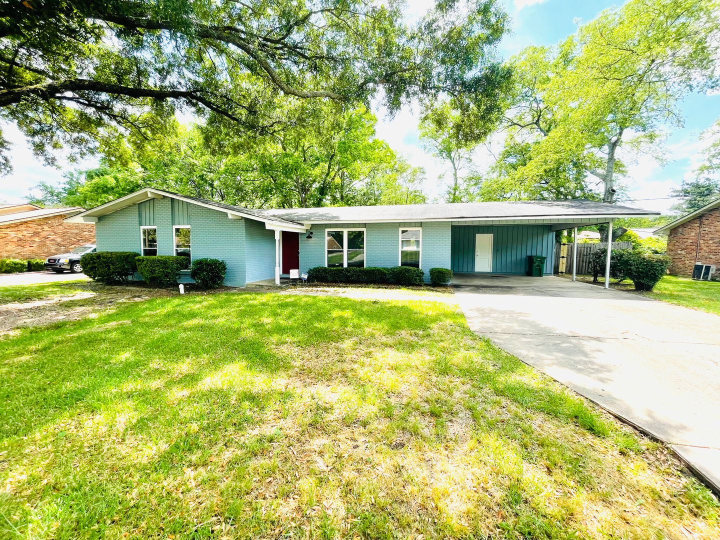 ** 3 bed 2 bath located off Vaughn Road ** Call 334-366-9198 to schedule a self tour