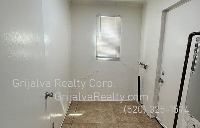 2 beds, 1 bath, 900 sqft, $1,195