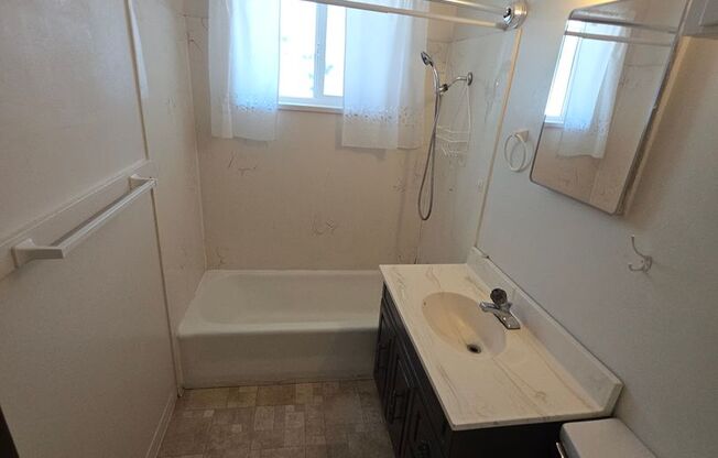 Charming 2 Bed, 1 Bath Apartment - Prime Location!