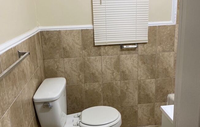 2 beds, 1 bath, $1,150, Unit 2764B