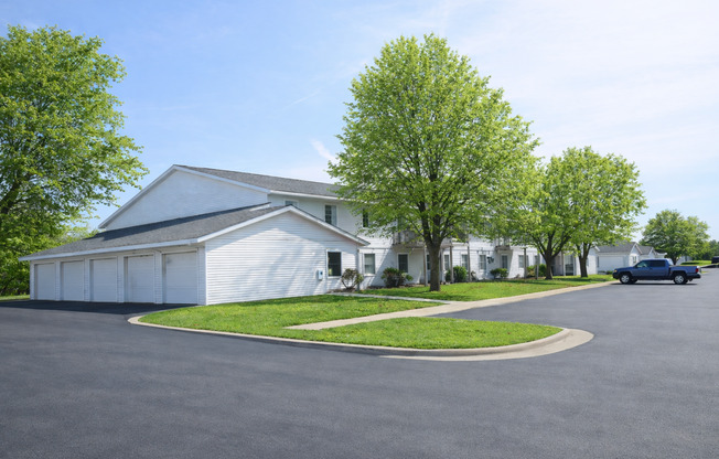 2 beds, 1 bath, 1,008 sqft, $1,175, Unit 629 - 14