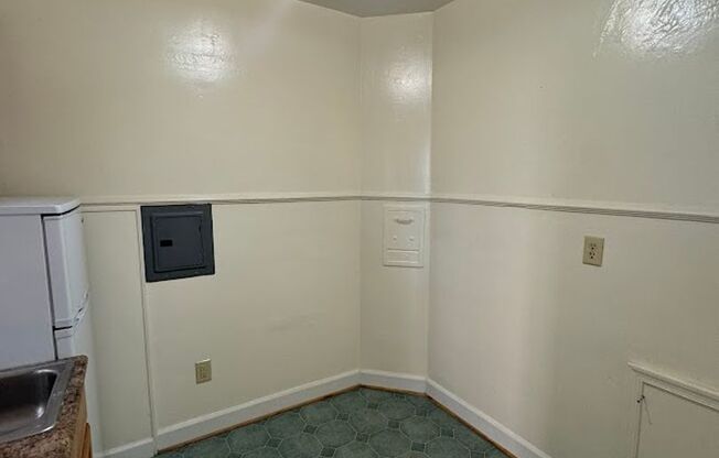 Studio, 1 bath, 380 sqft, $1,100, Unit Unit A4