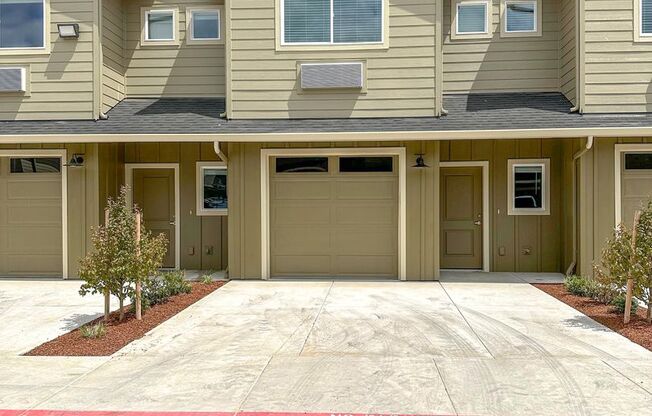3 beds, 2.5 baths, 1,026 sqft, $2,310, Unit 4616