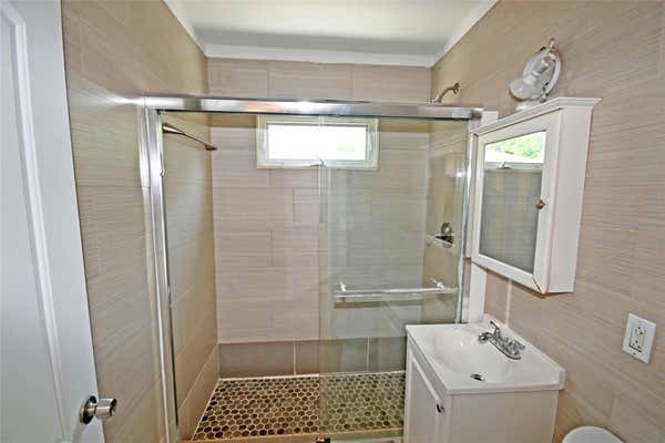 3 beds, 1 bath, 1,280 sqft, $2,700