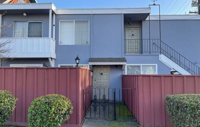 2 Bed 1 Bath apartment, Hardwood Floors throughout, with modern appliances, Conveniently located near the Elmwood neighborhood