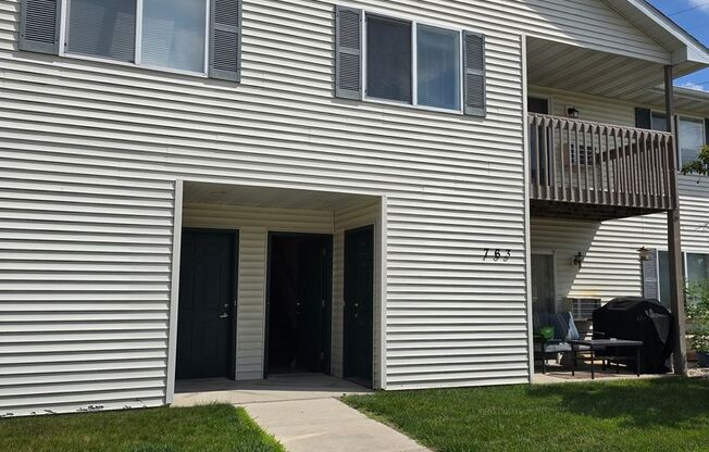 2 beds, 1 bath, 1,010 sqft, $1,269, Unit PL   7602