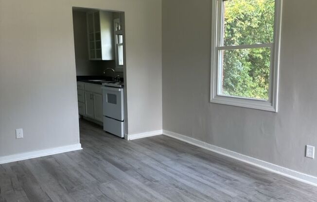 $1,000 - Cute 2 Bed/1 Bath Unit in Duplex off *Deans Bridge Road *