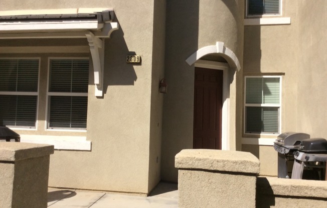 3 Bedroom 2.5 Bathroom Lake Elsinore Condo!