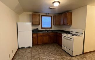 2 beds, 1 bath, 1,000 sqft, $850, Unit 1/2