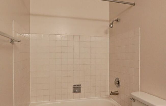 2 beds, 1 bath, $1,495, Unit 305
