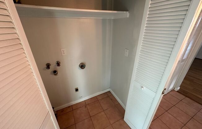 2 beds, 1 bath, $1,915