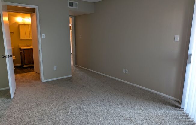 2 beds, 2 baths, 900 sqft, $1,425, Unit 223