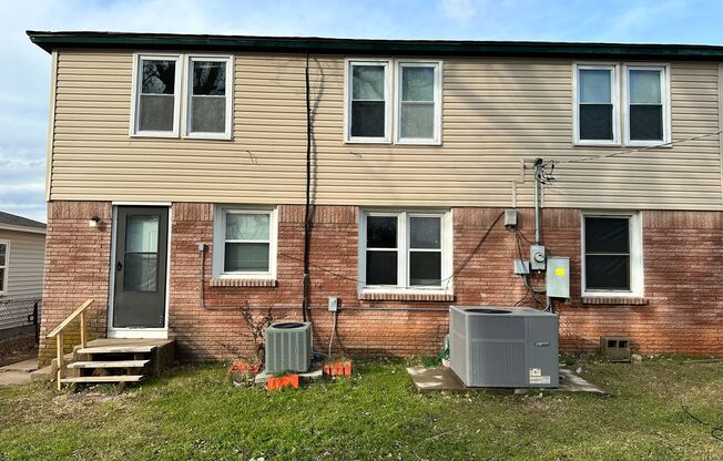 Newly Remodeled 4 Bed, 1 Bath Upstairs Unit in SW OKC!