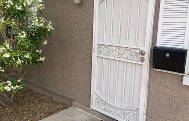 Great Centrally Located Property W/ Pool Near Proximities to Downtown and Strip!!!!