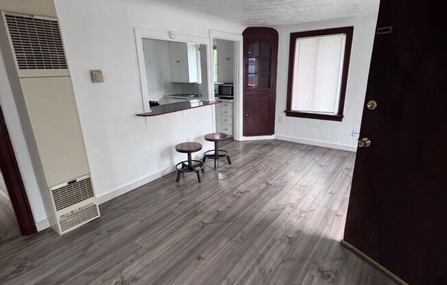 1 bed, 1 bath, $1,525, Unit #C