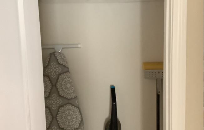 1 bed, 1 bath, 684 sqft, $3,840, Unit 1427
