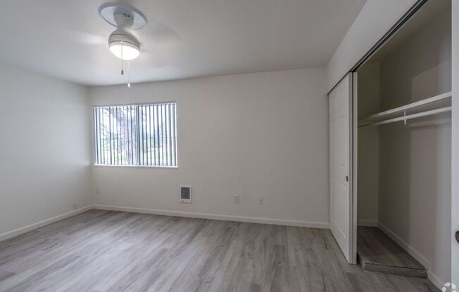 2 beds, 1 bath, 930 sqft, $1,795, Unit T5
