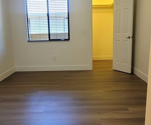 1 bed, 1 bath, 800 sqft, $1,720, Unit E10