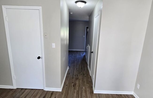 2 beds, 1.5 baths, 1,050 sqft, $1,395, Unit Unit B