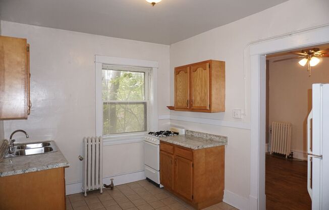 Studio, 1 bath, 360 sqft, $750, Unit 10