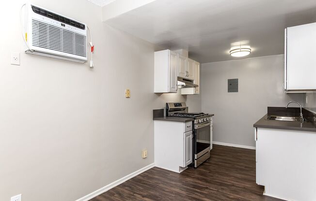 1 bed, 1 bath, 550 sqft, $2,100, Unit 14