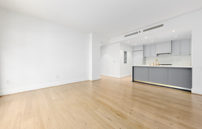 310 W 113 ST