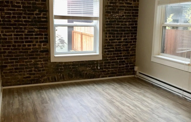 Studio, 1 bath, 264 sqft, $950, Unit 4