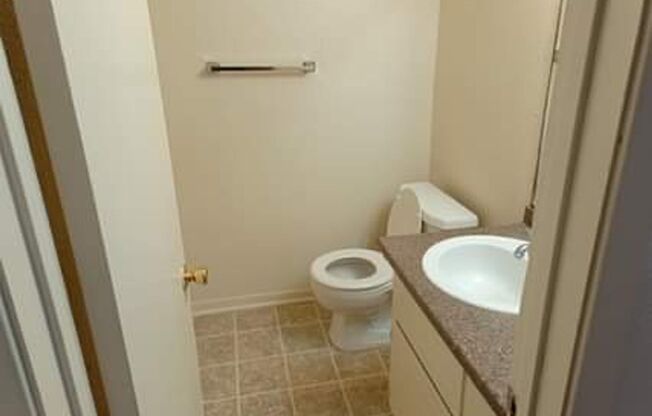 1 bed, 1 bath, 650 sqft, $499, Unit 02.07