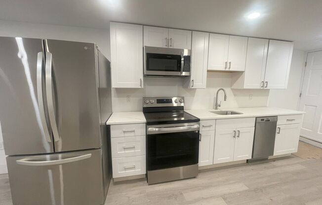 2 beds, 1 bath, $2,495, Unit B