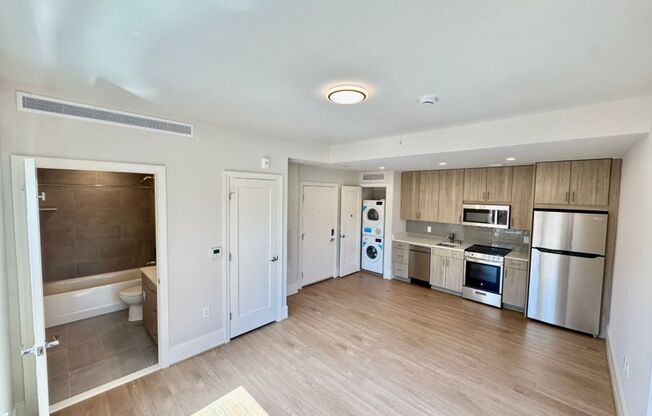 Studio, 1 bath, $2,700, Unit 329