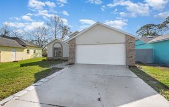 3 Bedroom / 2 Bath Home Available Now in Port Orange!