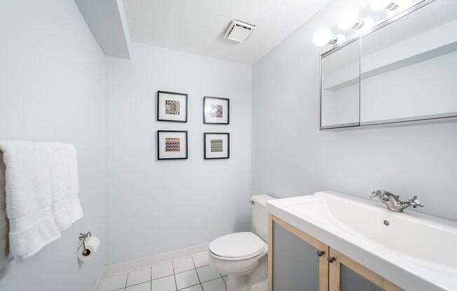 2 beds, 1.5 baths, 836 sqft, $4,750, Unit PHN