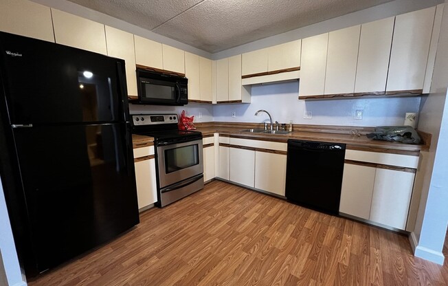 2 beds, 2 baths, 1,062 sqft, $2,700, Unit 205