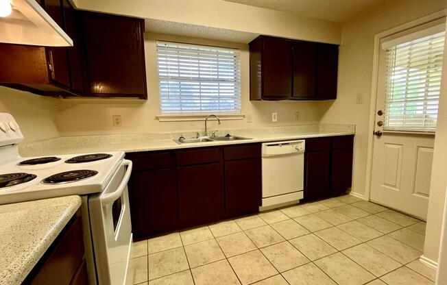 1 bed, 1 bath, 825 sqft, $1,050