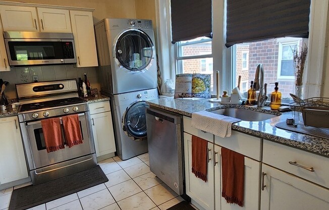 3 beds, 1 bath, 1,087 sqft, $4,500, Unit 6