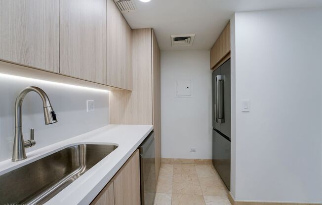 2 beds, 2 baths, $4,300, Unit unit 20H