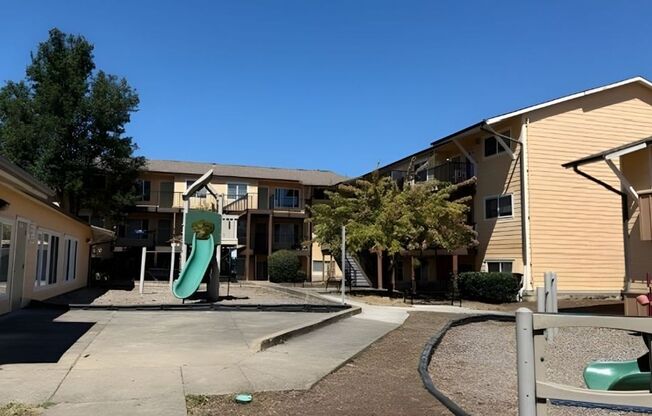 3 beds, 1.5 baths, 1,117 sqft, $1,504, Unit H-80