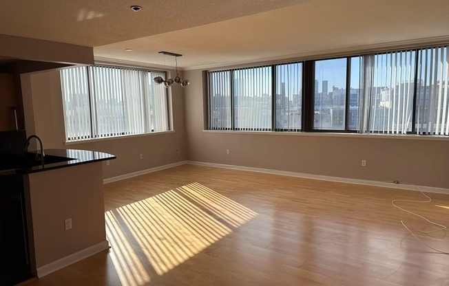 2 beds, 2 baths, 1,200 sqft, $4,000, Unit 716