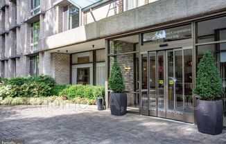 950 25th St NW, Unit 604N