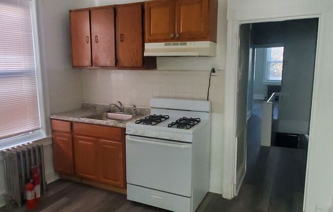 2 beds, 1 bath, 674 sqft, $965, Unit 2nd Fl.