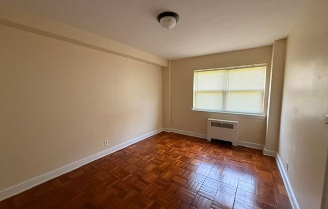 1 bed, 1 bath, 623 sqft, $900, Unit B72