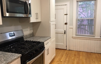 3 beds, 1 bath, 1,000 sqft, $3,100, Unit 6